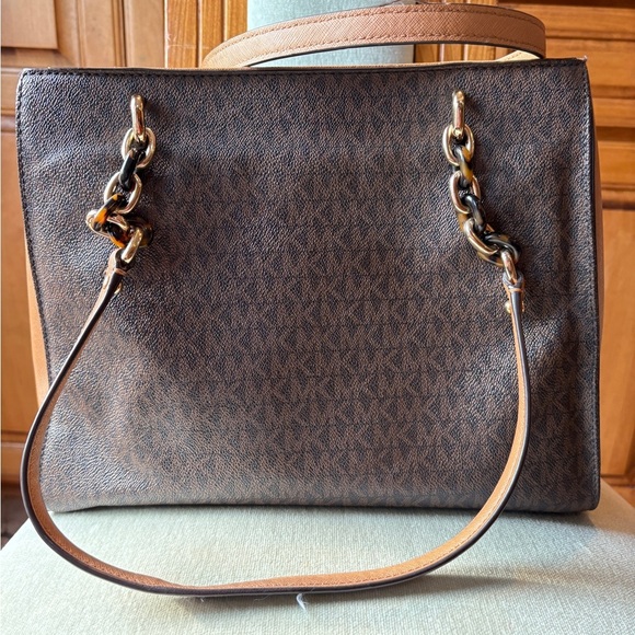 Michael Kors Brown Shoulder Bag with Gold-Tone Hardware. Medium size - Picture 9 of 15